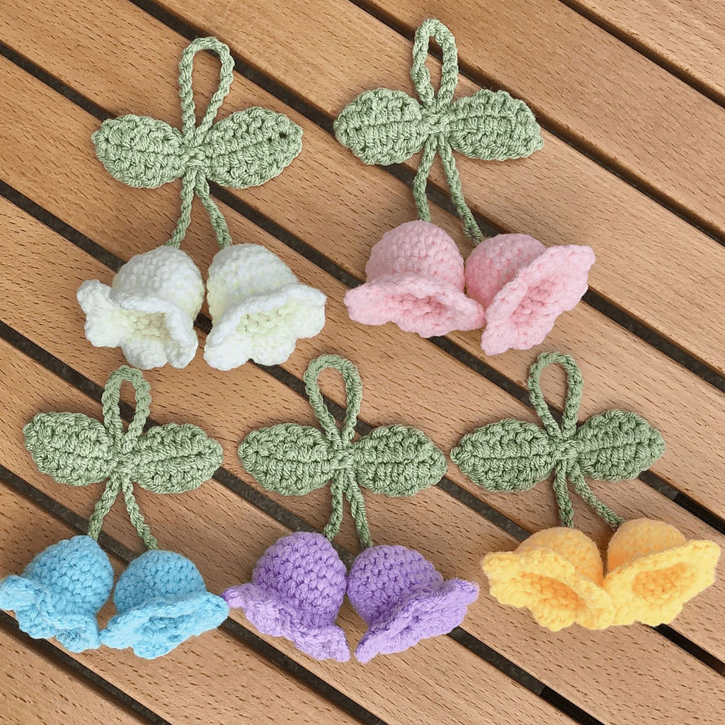 Handmade Lily Flower Crochet Keychain – Wool Knitted Pendant Multiple Colors